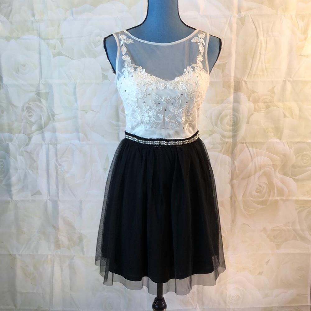 Love Reign Party Dress Lace Gauze Top Black Tulle Skirt Sleeveless Size 1